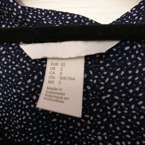 H&M Sleeveless Button-Up - Picture 3 of 5